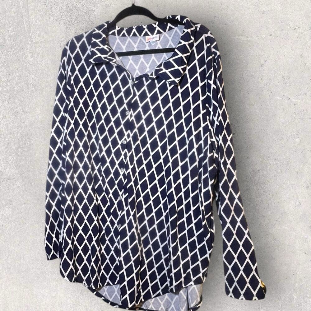 Lularoe Valentina 3XL-Long Sleeve Button Up Shirt Blue And White Print NWT